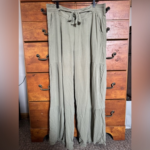 High Rise Tiered Wide Leg Pant - Picture 4 of 5